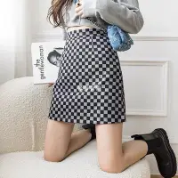 在飛比找Yahoo!奇摩拍賣優惠-棋盤格裙 黑白格子裙 格子短裙 棋盤格裙子 2021秋冬新款