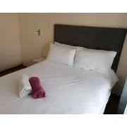 Morden 2 Bed Apartment 13 Km From Or Tambo Ariport