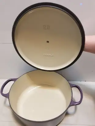 Le Creuset 紫色 28cm 白底鑄鐵鍋