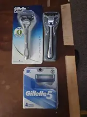 Gillette Fusion Proglide + 4 Five Blade Cartridges + Matrix 3 Razor Kit 2 Carts