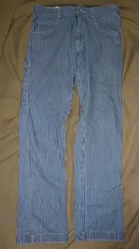 在飛比找Yahoo!奇摩拍賣優惠-Dickies 藍白色直條紋休閒褲,純棉,腰圍31吋,褲長3