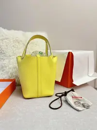 在飛比找Yahoo!奇摩拍賣優惠-全新品 收藏 Hermès picotin 18 檸檬酒黃 