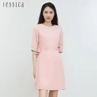 在飛比找momo購物網優惠-【JESSICA】氣質通勤簡約收腰圓領短袖洋裝J30529