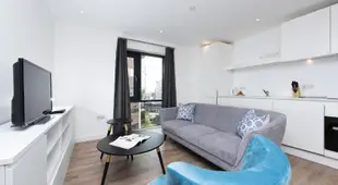 Charming 2BR Apartment in Modern Building