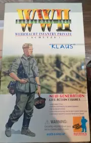 Dragon WWII German Soldier Klaus brand new excellent condition!