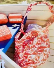 New Tupperware- Aurora Beach Tote Bag with Sandwich Keeper + Oyster Summer Beach