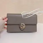 二手精品 GUCCI WOC 雙G LOGO 荔枝紋皮革 郵差包 信封包 斜背包 灰色 510314 實拍+實拍