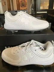 Under Armour UA W Glyde ST Size 7- 3022074-100 White New In Box Softball Cleat