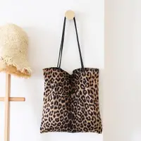 在飛比找ETMall東森購物網優惠-復古新款韓版豹紋絨布手提包