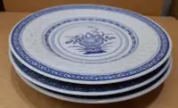在飛比找露天拍賣優惠-早期中國景德鎮青花菊紋米粒瓷盤-直徑 20.5公分- 單盤價