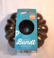 New Nordic Ware Pro Cast Original Bundt Pan 12 Cup USA