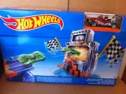HOT WHEELS -Triple Target Takedown Launcher Includes 1 Vehicle- Combined Postage