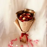 在飛比找蝦皮購物優惠-【現貨】情人節花束 金莎巧克力玫瑰花束 /生日花束