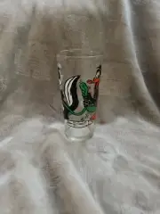 Daffy Duck and Pepe Le Pew 1976 Pepsi Glass Warner Bros Collector Series