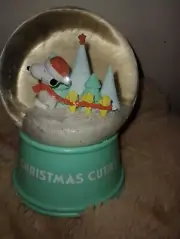 Peanuts Snoopy Snow Globe