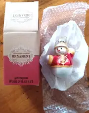 NIB GLASS 2010 ASIAN SNOWMAN ORNAMENT WORLD MARKET INTERNATIONAL SNOWMEN NEW