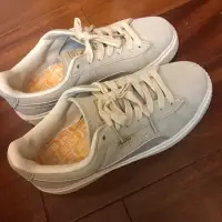 在飛比找蝦皮購物優惠-PUMA Suede platform satin 女鞋 （