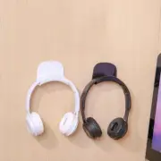 Punch-free Head-mounted Headphone Bracket Storage Hook Dormitory Wall-mounted