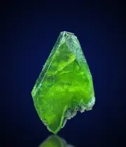 Natural Lush Green Sphene Var Titanite Crystal , Gems Grade Green Titanite