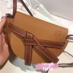 LOEWE 羅意威 GATE MINI BAG 小型 荔枝皮 TAN 焦糖色 馬鞍包 斜背包 斜挎包 肩背