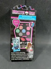 Monster High Makeup Artist Sketch Set For Draculaura Frankie Clawdeen