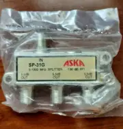 ( NEW) 3-Way Cable TV Antenna Splitter 5-1000 MHz (Solder Back)