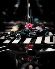 2021 Lewis Hamilton Mercedes AMG W12 Minichamps 1:43 BRITISH GP WINNER IN HAND