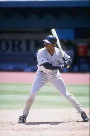 Outfielder Devon White of the Arizona Diamondbacks in action 1998 Old Photo 9