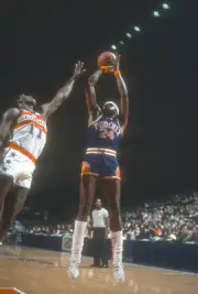 Garfield Heard Phoenix Suns shoots over Elvin Hayes Washington Bul- Old Photo