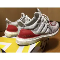 在飛比找蝦皮購物優惠-Adidas Ultra Boost 白彩虹 BB3911