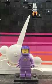 LEGO Classic Spaceman Medium Lavender & Hands W/ Purple Accessories