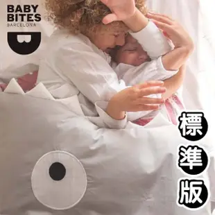 【BabyBites 鯊魚咬一口】西班牙製-純棉兒童多功能睡袋-卡其灰 粉底(兒童標準版)