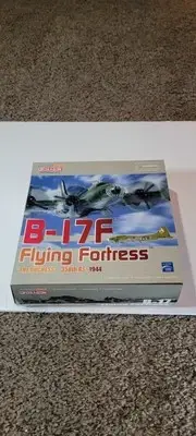 Dragon Wings Warbirds Series B-17F Flying Fortress "The Duchess" 1944 1:144