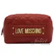 【新進品牌 補10個】茱麗葉精品 MOSCHINO LOVE MOSCHINO 菱格紋絎縫化妝包/萬用包.紅現金價$2,280