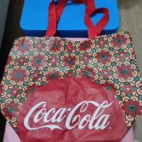 在飛比找蝦皮購物優惠-可口可樂Coca cola防水購物袋 環保袋 手提袋