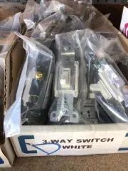 Leviton 1453-21 15AMP 120Volt 3-Way Toggle Grounding Switch White