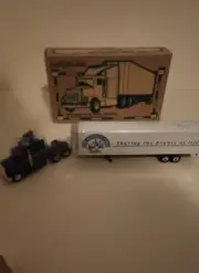EXTREMELY RARE ERTL COLLECTIBLES PETTERBlLT CAB WITH TRAILER