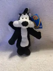 SIX FLAGS PEPE LE PEW 8" Plush Skunk Looney Tunes Stuffed PRE-OWNED WITH TAG