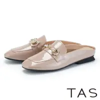 在飛比找momo購物網優惠-【TAS】鏡面漆皮馬銜釦平底穆勒鞋(粉紅)