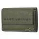 【全新現貨 優惠中】茱麗葉精品 MARC JACOBS 馬克賈伯 品牌LOGO粒紋三折扣式小短夾.綠現金價$1,980