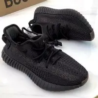 在飛比找Yahoo!奇摩拍賣優惠-Adidas YEEZY boost 350 V2 黑魂 黑