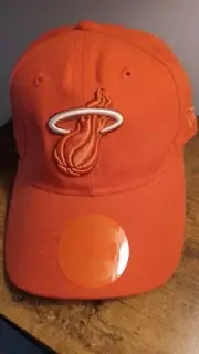 Miami Heat Hat Cap Mens OSFM New Era 9Twenty 920 NBA (New) Never Worn
