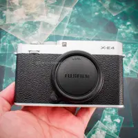 在飛比找蝦皮購物優惠-FUJIFILM 富士 X-E4 機身。 全套像新的一樣。 