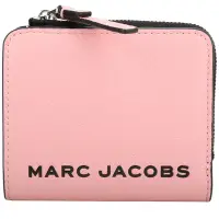 在飛比找Yahoo奇摩購物中心優惠-MARC JACOBS The Bold 字母牛皮短夾(粉色