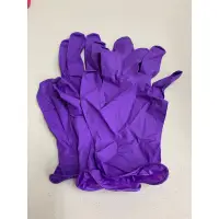 在飛比找蝦皮購物優惠-三花 NBR紫色手套M 無粉 （20入/散裝）合成橡膠 加厚