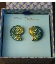 Betsey Johnson Mermaid Jewels Conch Shell Stud Earrings Blue Ombre Crystal NIB