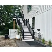 Cozy Sunlit Apartment Steps From Downtown Dover. Parking Included