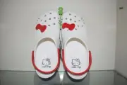 Crocs Adult Classic Hello Kitty Clog 209438-100 White/Blue/Red NWT