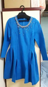 在飛比找Yahoo!奇摩拍賣優惠-Moma , 寶藍色珠寶綴飾派對小禮服類似銀穗 巧帛