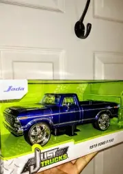 Jada Toy Just Trucks 1:24 Scale 1979 Ford F-150 Pickup Model Navy Blue Diecast